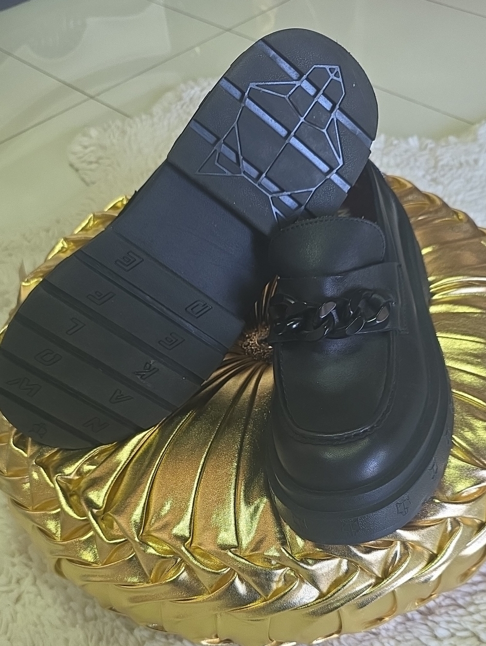 Men Shoes - Picture 3 of 4